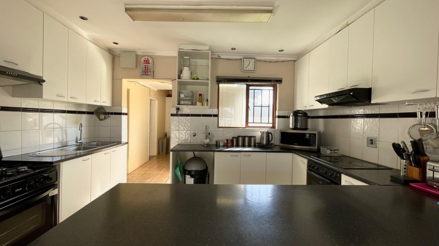 6 Bedroom Property for Sale in Onverwacht Western Cape
